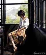 幻灯图集：王珞丹登国际一线杂志 演绎时尚复古风情