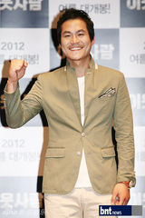 组图：韩星金允珍金赛纶等宣传新片《邻居》