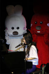 组图：曲婉婷亮相动画电影《我是狼》发布会