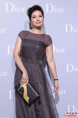 组图：钟楚红张曼玉同台亮相 全智贤露香肩