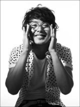 幻灯图：朴龙河生前帅气写真 阳光笑容温暖众人