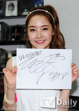 组图：韩团Dal shabet办签名会 直面粉丝表谢意