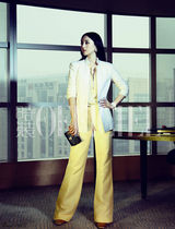 组图：董璇《时装》大片潇洒大气引领时髦穿搭