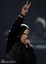 幻灯图：2010BET颁奖礼举行 克里斯-布朗致敬MJ