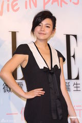 组图：陈妍希低胸V领秀性感 称柴智屏是好姐姐