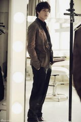 高清图：蓝正龙帅气写真再曝光 型男风范不减