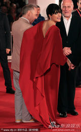 组图：《黑马》首映 布莱尔带初生儿子走红毯