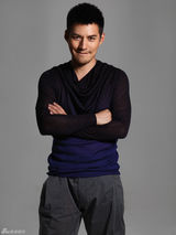 组图：铁血男儿严宽休闲时尚写真曝光