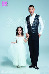 组图：赵文卓一家四口首拍时尚大片欢乐温馨