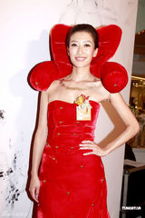 组图：钟嘉欣回应票房话题 汪圆圆向张柏芝偷师演技