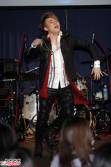 组图：阿沁音乐会猛忘词 梁文音任嘉宾不忘邀歌