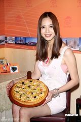 幻灯图：白歆惠体会单亲妈妈辛劳 美食犒赏妈妈 