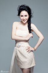 组图：石天琦纯美编发写真 清新自然展淑女风