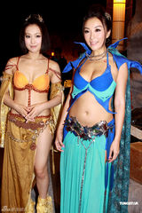 组图：探班《肉蒲团》 两艳星爆乳出镜风骚妖娆