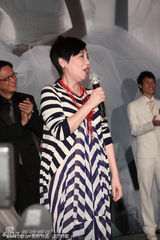 组图：况明洁大婚激动流泪 台湾综艺二张登台致辞