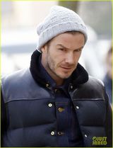 组图：贝克汉姆牵爱女逛街 眼含深情父爱满溢