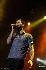 高清图：Maroon5香港演唱会 乐队投入场面火爆