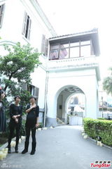 组图：张震大婚嘉宾抵达 媒体严阵以待