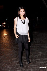 幻灯图：无线高层乐易玲庆生 黄宗泽等道贺两手空空 