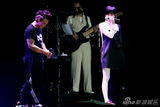 组图：陈奕迅北京开唱 王菲现身合唱《因为爱情》