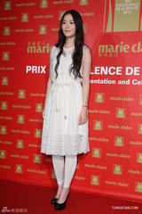 组图：萧敬腾张悬出席公益活动献唱表爱心