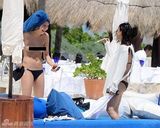 组图：速激女主角同性激吻 超模女友豪放露双乳