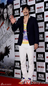 组图：崔始源李孝利等帅气参加《重返基地》首映会