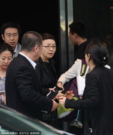 组图：宋丹丹现身酒店似与人争执 工作人员解围