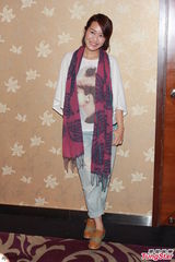 组图：蔡少芬开心周润发收看新剧《金枝贰》