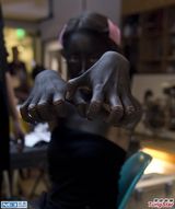 组图：王菀之备战演唱会 白妞变黑妹感受震憾