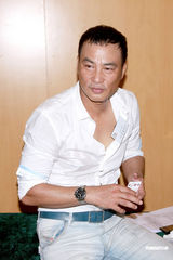 幻灯图：任达华直言香港教育缺失 让女儿北京上学 