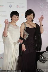 组图：《郊游》主创杨贵媚李烈现身红毯