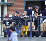 高清组图：贝克汉姆带三个儿子迪斯尼乐园游玩