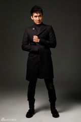 组图：张铎曝好男人写真 稳重气质下的帅气