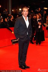 组图：杨紫琼携富豪男友性感亮相电影首映