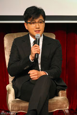 组图：《合伙人》北大交流 三主演兑现5亿激吻