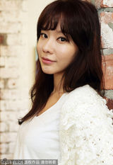 组图：金雅中黑白配清新出镜 气质纯美脱俗