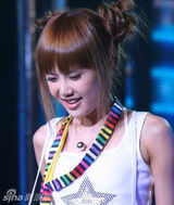 资料图片：超女王贝被曝整形致死 盘点靓丽写真