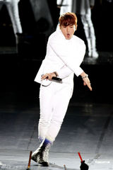 组图：神话组合台湾开唱热歌劲舞引爆全场