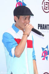 组图：周杰伦陈冠希潮牌推新作 还人情当蔡依林嘉宾