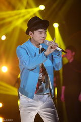 组图：《歌手》半决赛上演 邓紫棋茜拉三女杰PK