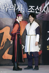 高清组图：韩版《仁医》发布会 宋承宪等主演出席