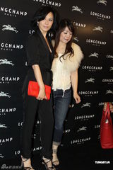 高清组图：刘嘉玲捞金秀金戒指 笑称梁朝伟表扬自己