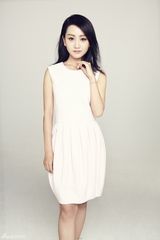 组图：杨蓉白裙写真温暖笑容清新来袭