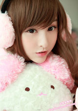 幻灯图集：小龙女彤彤冬日写真 粉嫩装扮可爱