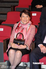 幻灯图：邵逸夫大年初一无线贺岁 汪明荃曾华倩拜年