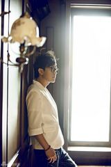 组图：萧飞全新专辑音乐大片唯美深情