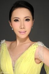 组图：丁晓红中国风写真展露古典婉约美