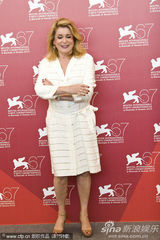 高清图：《傀儡》发布会 老美女凯瑟琳-德纳芙现身