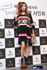 组图：4minute泫雅粉丝签名会 清新亮相现场